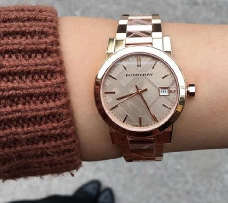 Close-up of Burberry BU9146 rose gold dial and minimalist face design