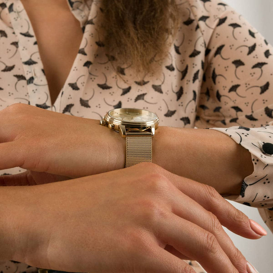 Front view of Tommy Hilfiger 1782302 women’s gold mesh strap watch with gold dial